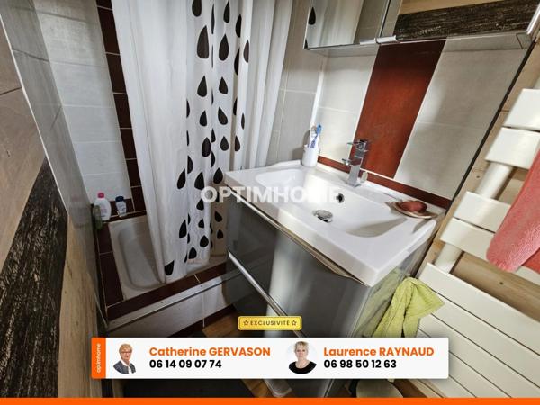 Maison de bourg -3 pièces - 2 chambres- garage- cuvage- LES MARTRES DE VEYRE (63730)