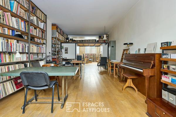 Boutique avec vitrine sur rue à la lisière du Marais