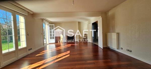 Maison contemporaine proche centre ville avec garage et parking privatif