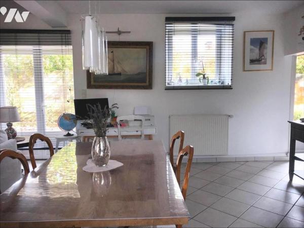 VUE DEGAGEE SUR LA CAMPAGNE ET LA PERNELLE