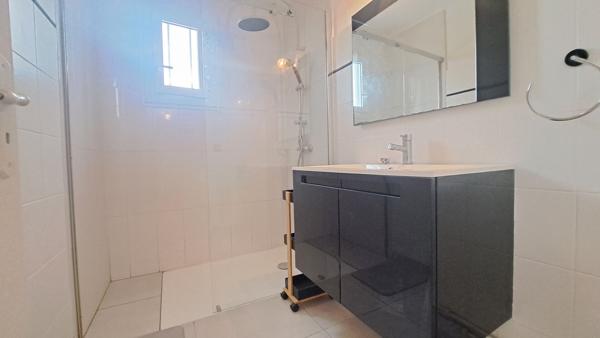 Maison A louer meublée contemporaine plain-pied Saint Perdon 3 chambres