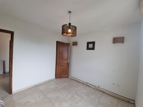 Casatorra (20620) T4 Dernièr étage, balcon plein Sud