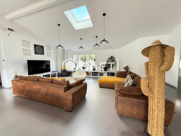 Maison 240 m2 avec dépendances