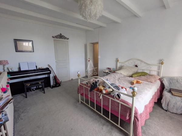 Ancienne commanderie sur parcelle de 3590m² . Maison de 200m²