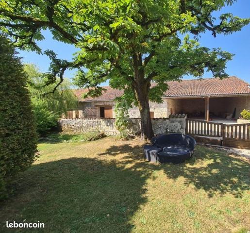 Ancienne commanderie sur parcelle de 3590m² . Maison de 200m²