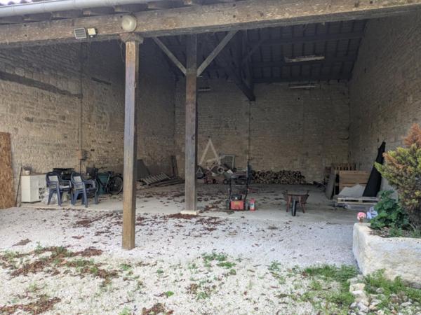 Ancienne commanderie sur parcelle de 3590m² . Maison de 200m²