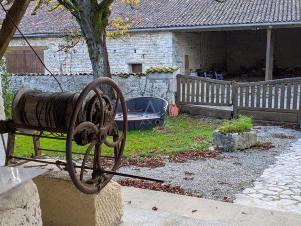 Ancienne commanderie sur parcelle de 3590m² . Maison de 200m²
