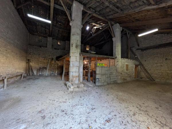 Ancienne commanderie sur parcelle de 3590m² . Maison de 200m²