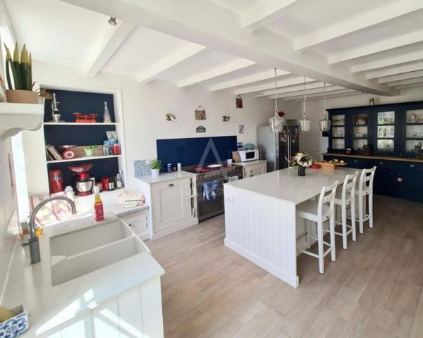 Ancienne commanderie sur parcelle de 3590m² . Maison de 200m²