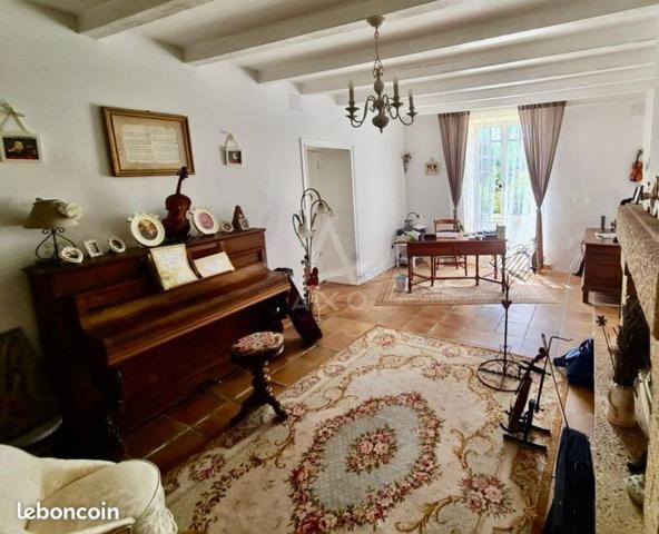 Ancienne commanderie sur parcelle de 3590m² . Maison de 200m²