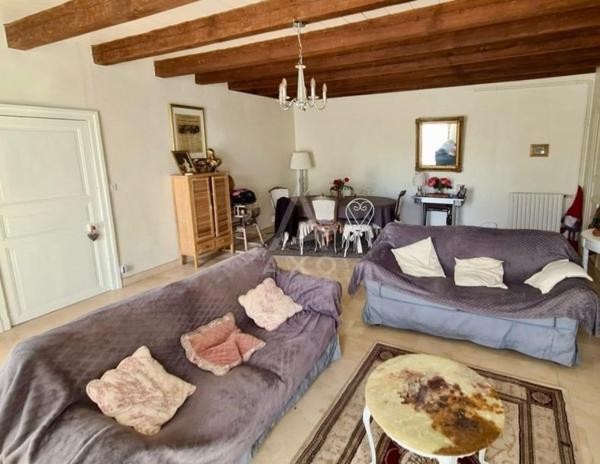 Ancienne commanderie sur parcelle de 3590m² . Maison de 200m²