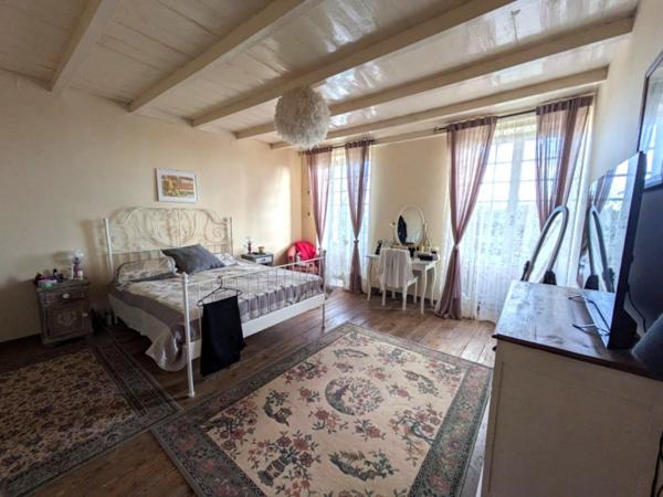 Ancienne commanderie sur parcelle de 3590m² . Maison de 200m²