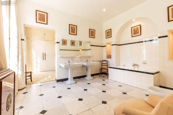 Château à vendre à Gradignan en Gironde (33170), ref : 33010/103   
Centre