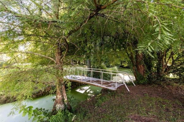 Château à vendre à Gradignan en Gironde (33170), ref : 33010/103   
Centre