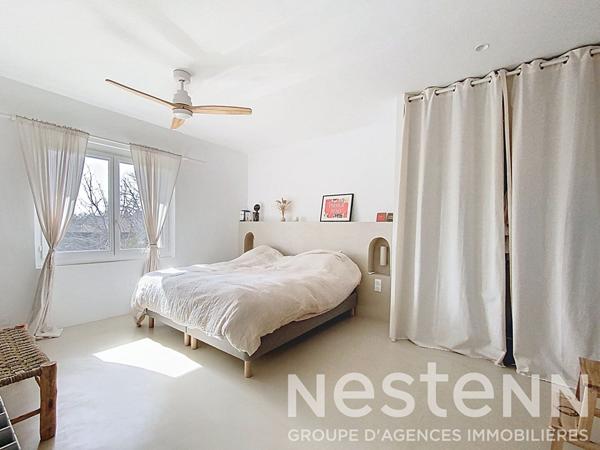 Maison ancienne rénovée 97 m² + terrain 685 m² constructible - Eyguières, hyper-centre, calme, jardin