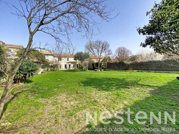 Maison ancienne rénovée 97 m² + terrain 685 m² constructible - Eyguières, hyper-centre, calme, jardin