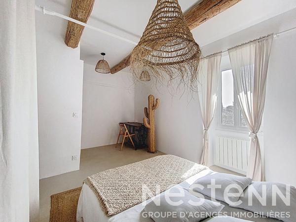 Maison ancienne rénovée 97 m² + terrain 685 m² constructible - Eyguières, hyper-centre, calme, jardin