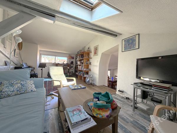 AGEN HYPER CENTRE - Appartement traversant T4 de 81 m² avec 2 chambres quartier du Marché Couvert.