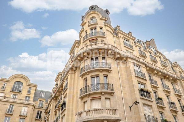 Studio 12 m² _ 7ème étage avec ascenseur _ Immeuble ancien avec gardien _ Paris