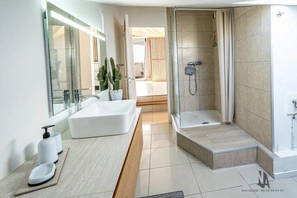 Appartement T4 de 100m2 -vue mer panoramique-la Bretagne Saint-Denis
