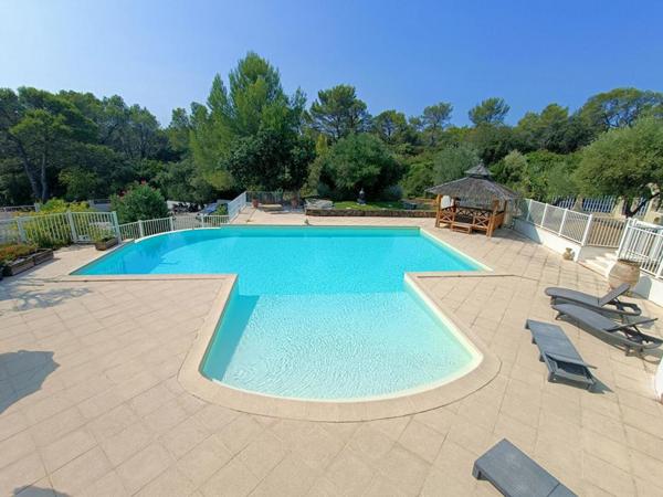 À Vendre, exceptionnel, en exclusivité, Maison Familiale de 205 m² avec Piscine à Débordement et Terrain Boisé de 13000 m²
