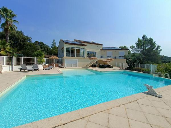À Vendre, exceptionnel, en exclusivité, Maison Familiale de 205 m² avec Piscine à Débordement et Terrain Boisé de 13000 m²