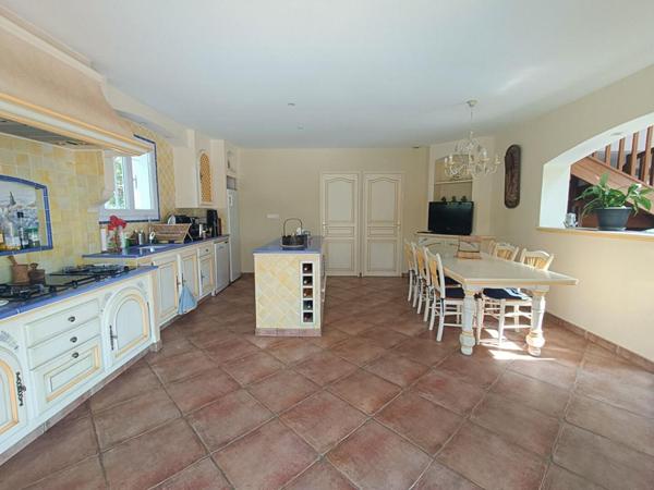 À Vendre, exceptionnel, en exclusivité, Maison Familiale de 205 m² avec Piscine à Débordement et Terrain Boisé de 13000 m²