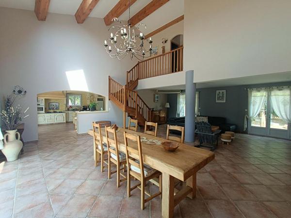 À Vendre, exceptionnel, en exclusivité, Maison Familiale de 205 m² avec Piscine à Débordement et Terrain Boisé de 13000 m²