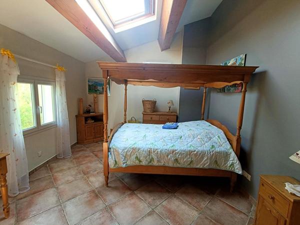 À Vendre, exceptionnel, en exclusivité, Maison Familiale de 205 m² avec Piscine à Débordement et Terrain Boisé de 13000 m²