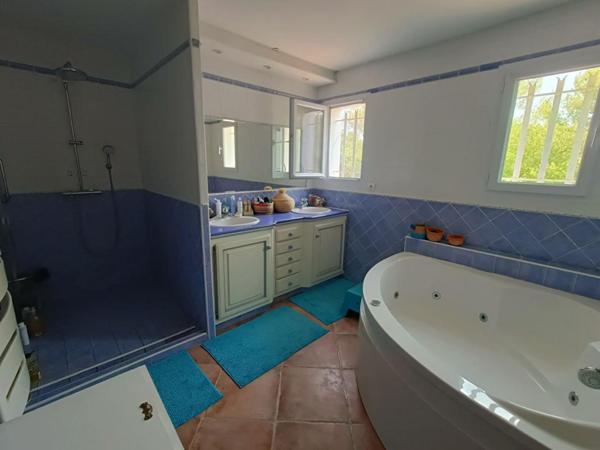 À Vendre, exceptionnel, en exclusivité, Maison Familiale de 205 m² avec Piscine à Débordement et Terrain Boisé de 13000 m²