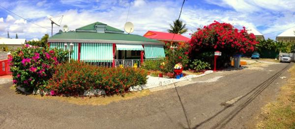 EN EXCLUSIVITE - RARE SAINTE ANNE - ENSEMBLE DE DEUX VILLAS INDEPENDANTES AVEC FORT POTENTIEL LOCATIF
