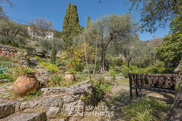 Parenthèse suspendue au Roc Fleuri : vue azur sur les restanques de Magagnosc