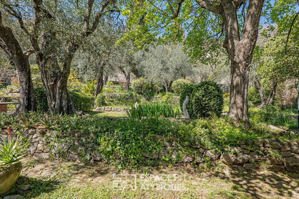 Parenthèse suspendue au Roc Fleuri : vue azur sur les restanques de Magagnosc