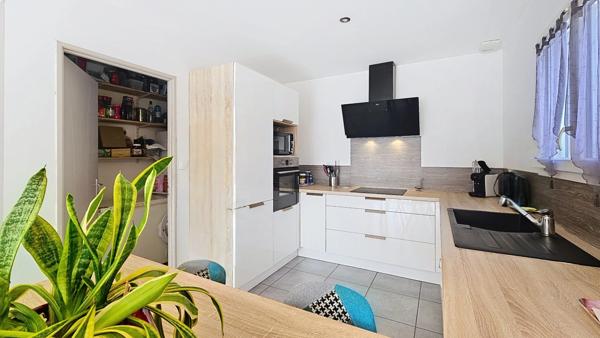 Maison plain pied avec double garage à vendre 5 pièces LOUEY (65)