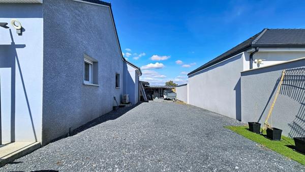Maison plain pied avec double garage à vendre 5 pièces LOUEY (65)