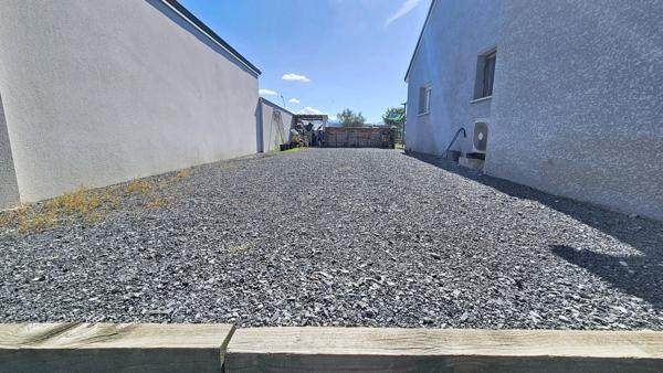 Maison plain pied avec double garage à vendre 5 pièces LOUEY (65)
