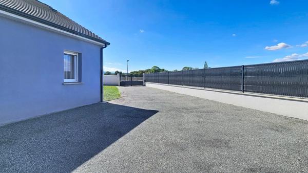 Maison plain pied avec double garage à vendre 5 pièces LOUEY (65)