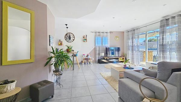 Maison plain pied avec double garage à vendre 5 pièces LOUEY (65)