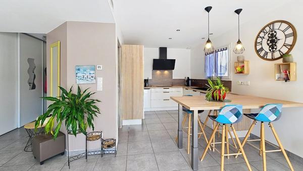 Maison plain pied avec double garage à vendre 5 pièces LOUEY (65)