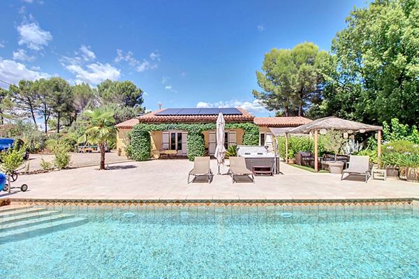 À VENDRE Maison plain-pied 149 m² à Vidauban -Piscine, Garage, Panneaux photovoltaïques