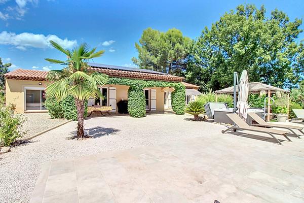À VENDRE Maison plain-pied 149 m² à Vidauban -Piscine, Garage, Panneaux photovoltaïques