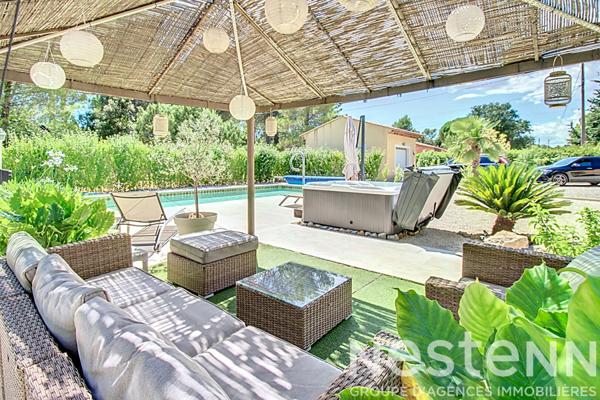 À VENDRE Maison plain-pied 149 m² à Vidauban -Piscine, Garage, Panneaux photovoltaïques