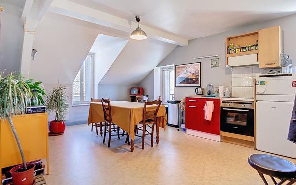 Appartement à louer    3 pièces • 45 m2 Arpajon-sur-Cère