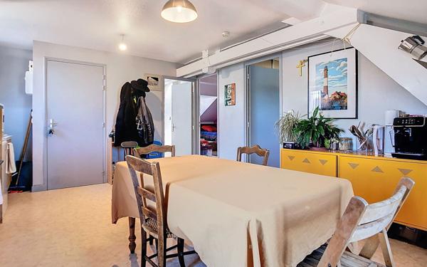 Appartement à louer    3 pièces • 45 m2 Arpajon-sur-Cère