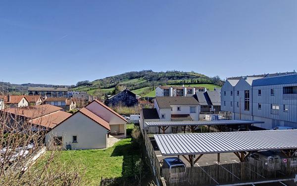 Appartement à louer    3 pièces • 45 m2 Arpajon-sur-Cère