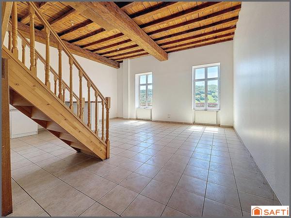 Appartement rare à la vente avec ses 5 chambres, proche gare et commodités, cave, jardin privatif.