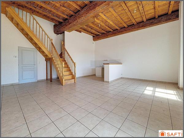 Appartement rare à la vente avec ses 5 chambres, proche gare et commodités, cave, jardin privatif.