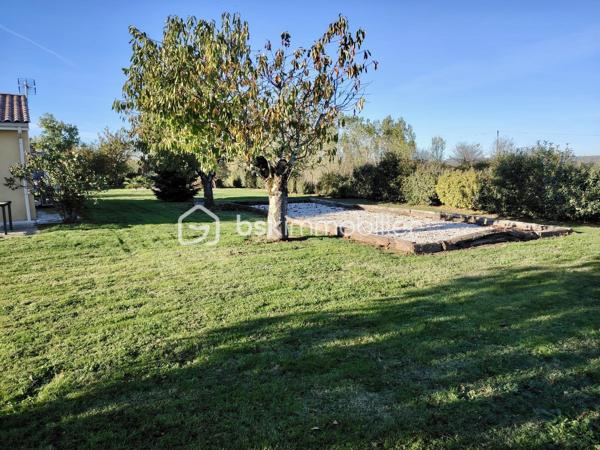 ✨ COUP DE CŒUR ASSURÉ – MAISON FAMILIALE 123 m² – 4 CHAMBRES – CAUDECOSTE ✨

Dans un environnement calme et agréable sur la commune de Caudecoste, venez découvrir cette superbe maison familiale de 123 m² où confort, espace et qualité de vie se rencontrent parfaitement.

Dès l’entrée, vous serez séduits par les beaux volumes et la luminosité naturelle qui baigne les pièces de vie. Le séjour spacieux et convivial offre un véritable espace de partage pour toute la famille, idéal pour recevoir vos proches ou profiter de chaleureux moments du quotidien. La cuisine fonctionnelle et accueillante complète harmonieusement cet espace de vie.

Côté nuit, la maison dispose de 4 belles chambres, parfaites pour accueillir une famille, aménager un bureau pour le télétravail ou créer une chambre d’amis selon vos besoins. Chaque espace a été pensé pour offrir confort et praticité au quotidien.

À l’extérieur, le véritable atout de cette propriété vous attend : un grand terrain offrant de multiples possibilités. Imaginez vos soirées d’été en terrasse, les enfants jouant en toute tranquillité, un futur espace piscine, un potager ou encore un magnifique jardin paysager… un véritable havre de paix à personnaliser selon vos envies.

🏡 123 m² habitables
🛏️ 4 chambres d'environ 14 m², équipées de dressings, ainsi qu'une suite parentale avec salle d'eau privative, et une salle de bain commune; 
🌳 Grand terrain de 1 890 m², entièrement plat et arboré, 100% constructible et piscinable, un terrain de pétanque, un bassin d'ornement de qualité et deux abris de jardin totalisant 40m²; 
☀️ Maison lumineuse avec un séjour de 50 m²;
🚗 Cadre calme et agréable;
👨‍👩‍👧‍👦 Idéal pour une famille;
📍 Proche des commodités et des axes principaux.

Cotés prestations : 
Toiture en excellente état, récemment nettoyée,
Peinture intérieures neuves,
Raccordement tout à l'égout,
Maison entièrement climatisée. 

Cette maison représente une belle opportunité pour ceux qui recherchent un cadre de vie paisible tout en restant à proximité des services essentiels.

💬 Une visite suffira pour tomber sous le charme !
📞 Contactez moi dès maintenant pour plus d’informations.