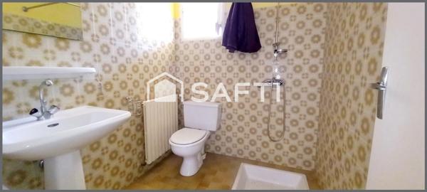 Maison T5 de 140m², 4 chambres, balcon traversant et vue dégagée, un garage de plus de 35m², jardin de 1100m²