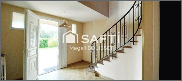 Maison T5 de 140m², 4 chambres, balcon traversant et vue dégagée, un garage de plus de 35m², jardin de 1100m²